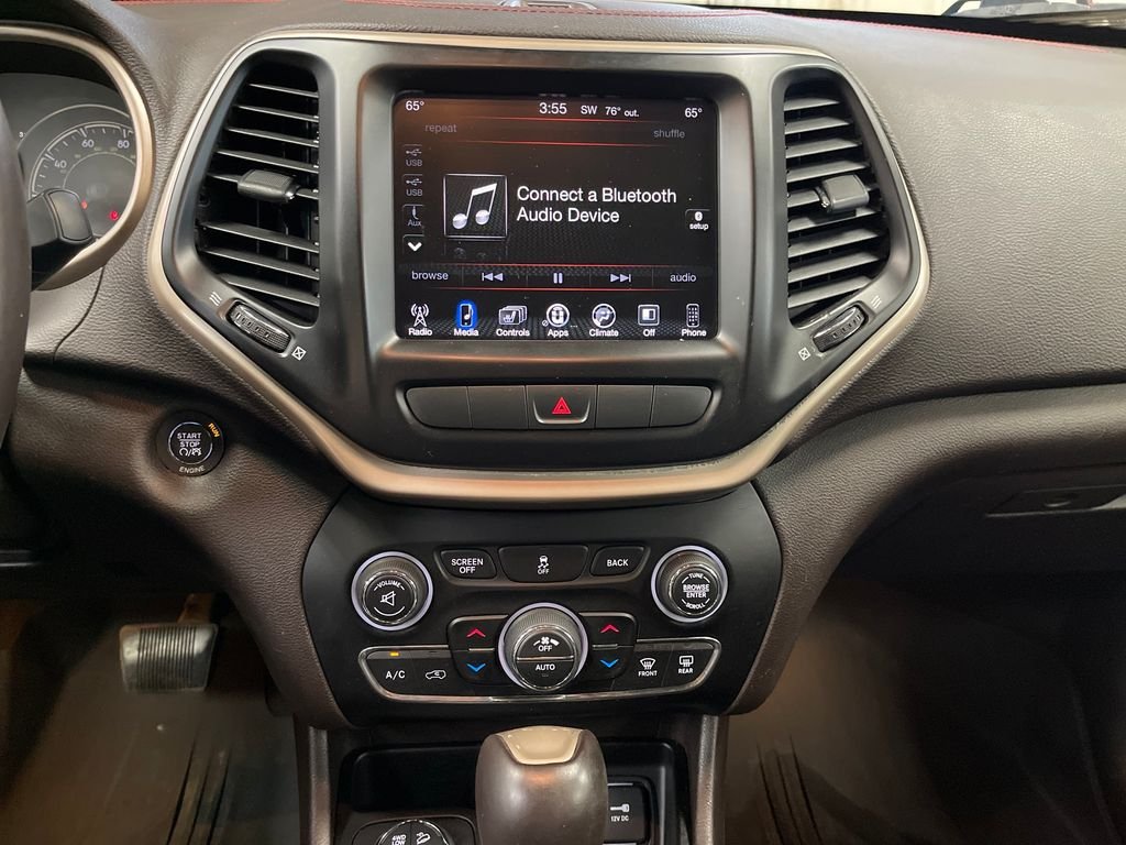 Used 2014 White Jeep Trailhawk image 19