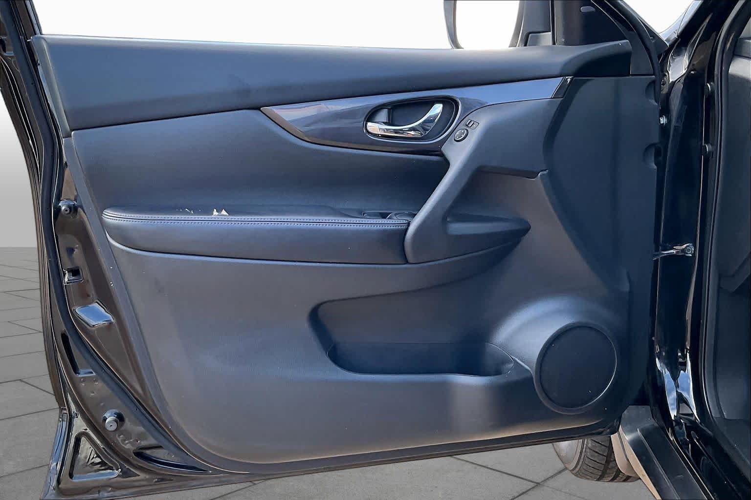 Used 2019 Magnetic Black Pearl Nissan S image 20