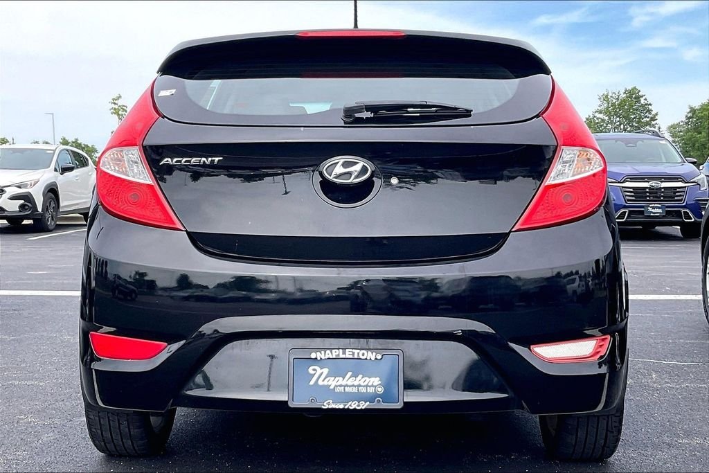 Used 2013 Black Hyundai SE image 3