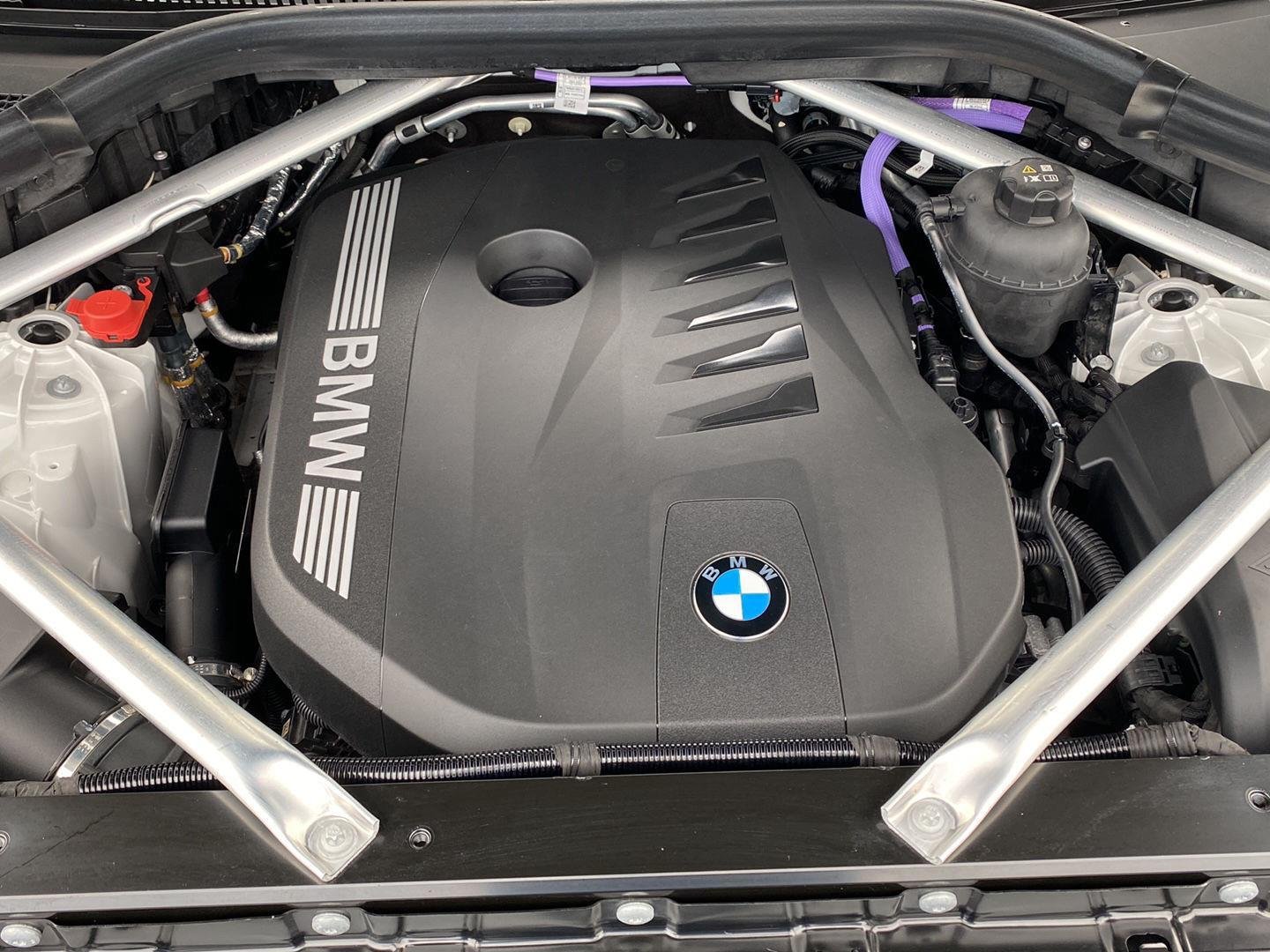 New 2026 Mineral White Metallic BMW xDrive40i image 26