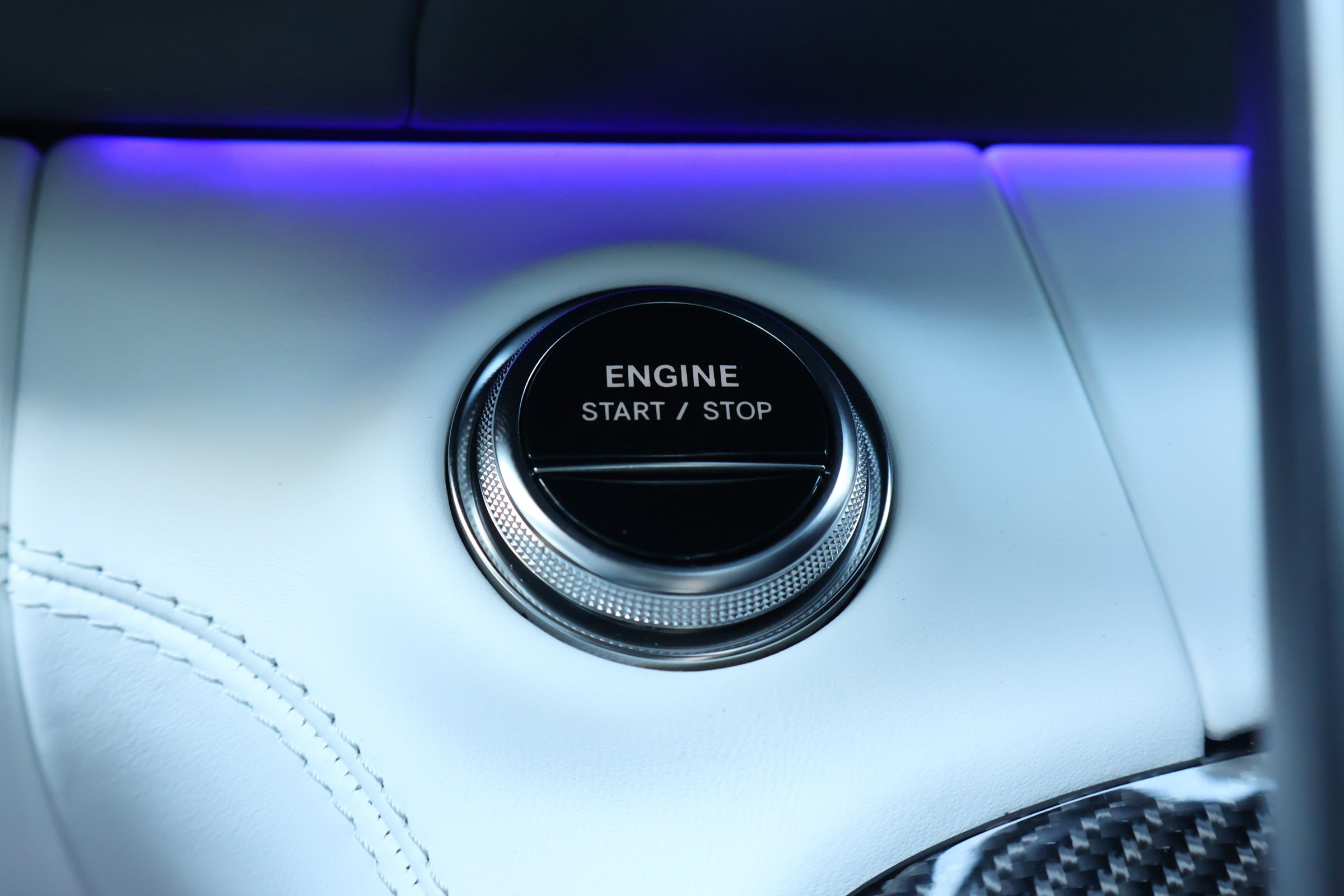New 2026 MANUFAKTUR Night Black Magno Mercedes-Benz AMG® SL 63 S E Performance image 28