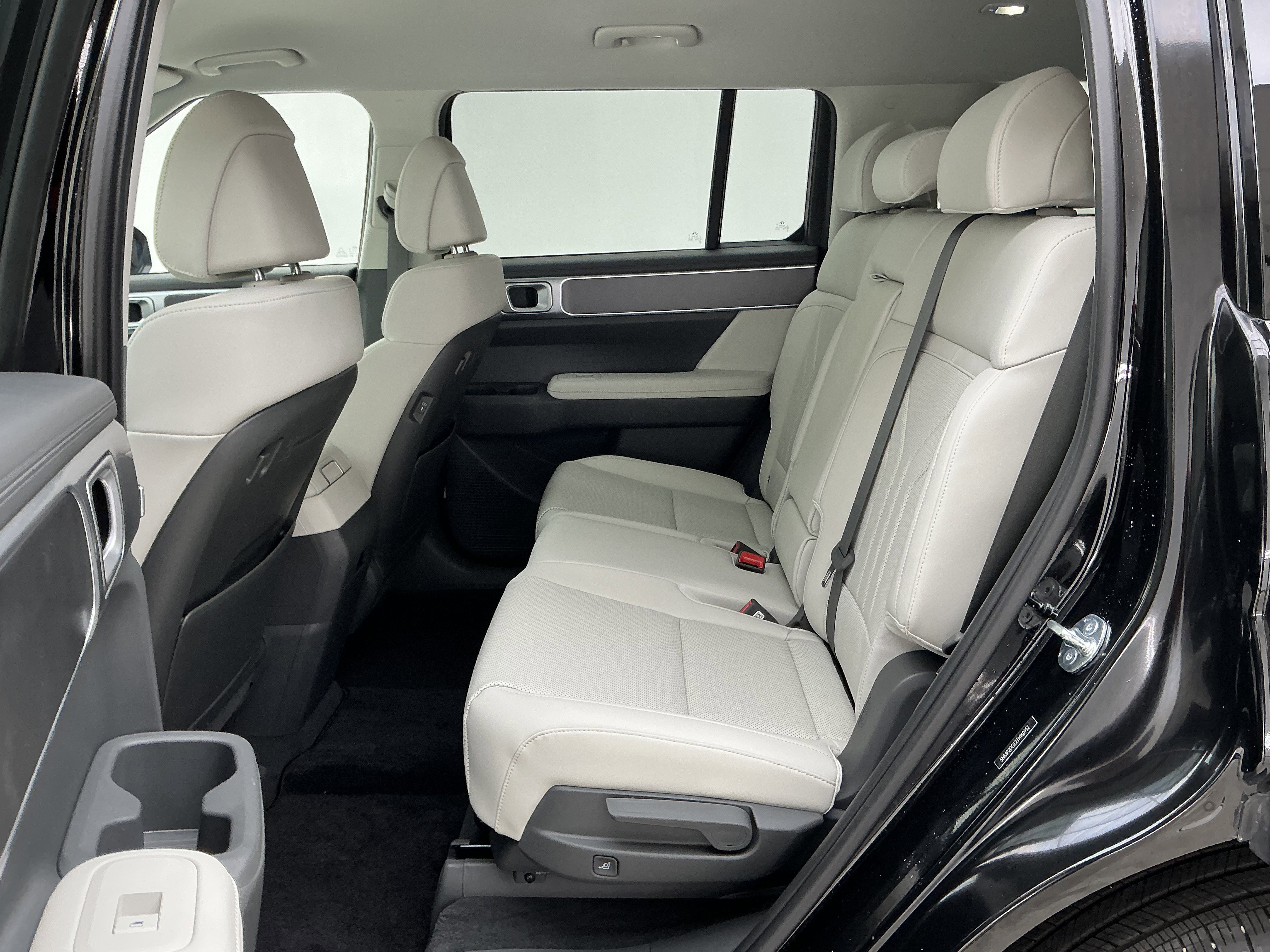 Used 2026 Phantom Black Hyundai SEL image 19