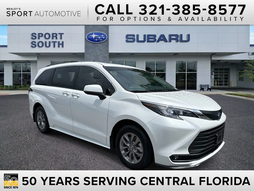 2025 Toyota Sienna XLE 8-Passenger Hybrid FWD's photo