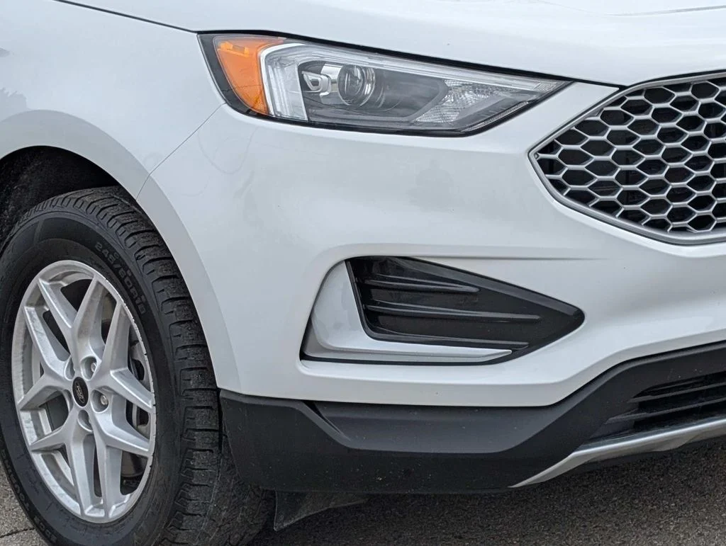 Used 2024 White Ford SEL image 5