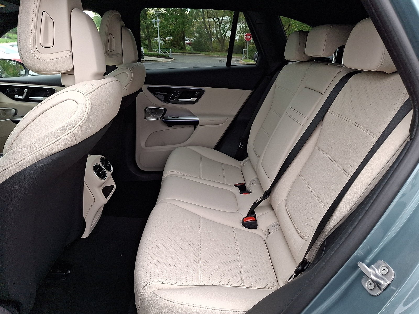 New 2027 Verde Silver Metallic Mercedes-Benz GLC 300 image 31