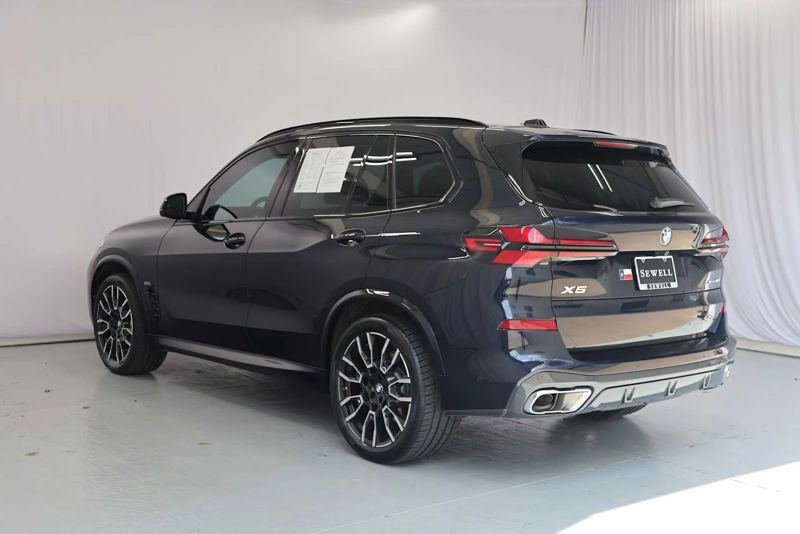 Certified Used 2025 Carbon Black Metallic BMW xDrive40i image 8