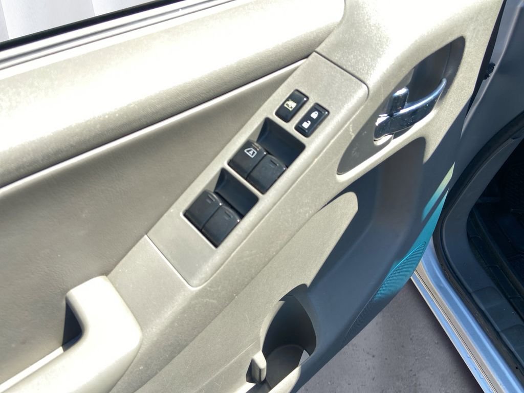 Used 2013 Silver Nissan SL image 10
