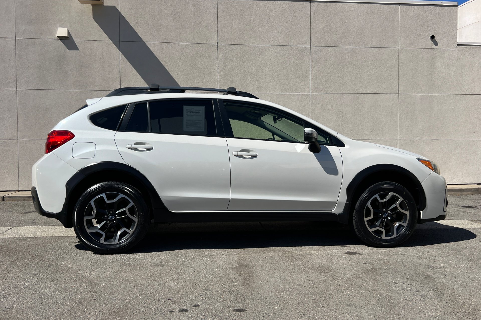 Used 2017 Crystal White Pearl Subaru Limited image 8