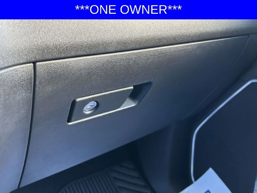 Used 2025 Sterling Gray Metallic Chevrolet LT (2FL) image 23