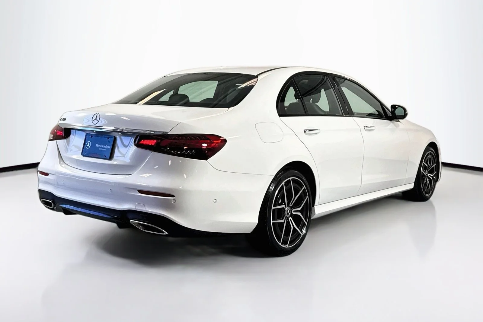 Used 2022 Manufaktur Diamond White Mercedes-Benz E 350 image 5