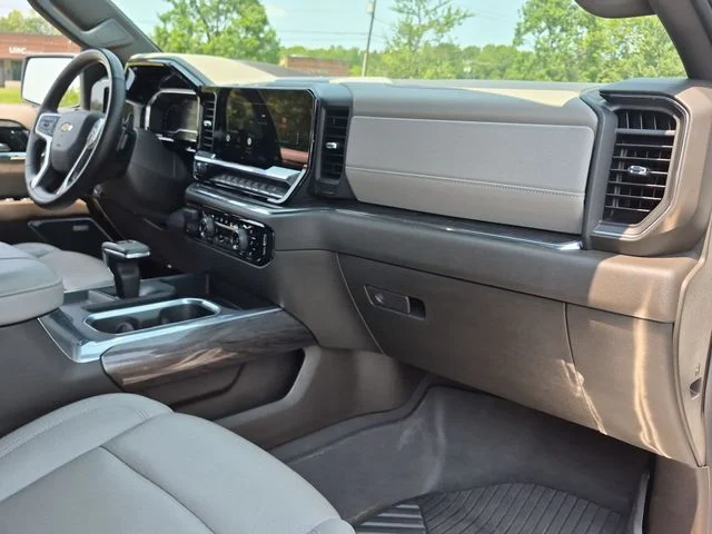 Used 2024 White Chevrolet LTZ image 35