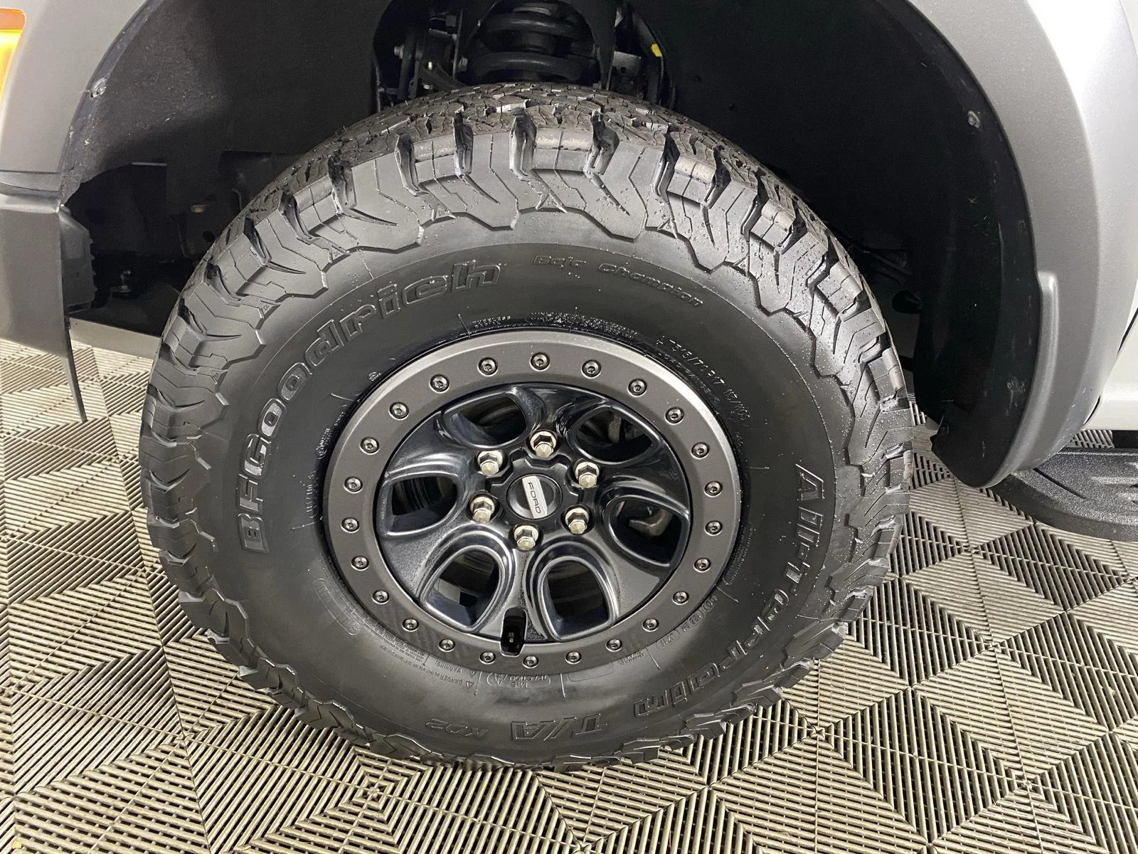 Used 2023 Avalanche Gray Ford Raptor image 26