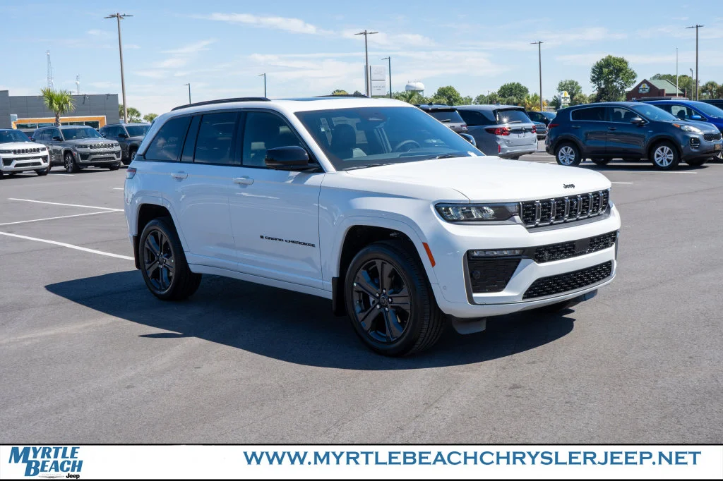 New 2027 Bright White Clear-Coat Paint Jeep Limited image 8