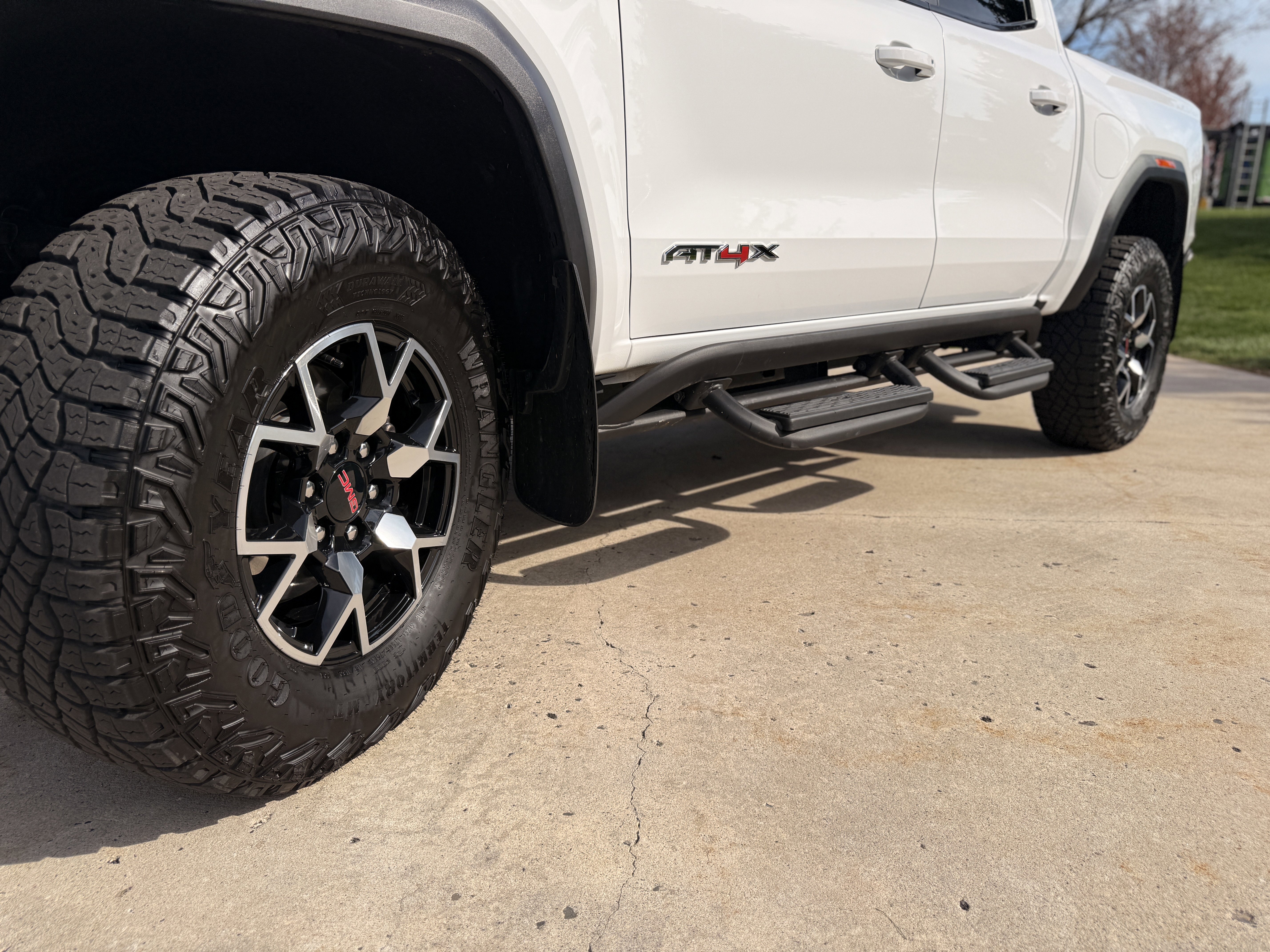 Used 2024 Summit White GMC 4WD AT4X image 20