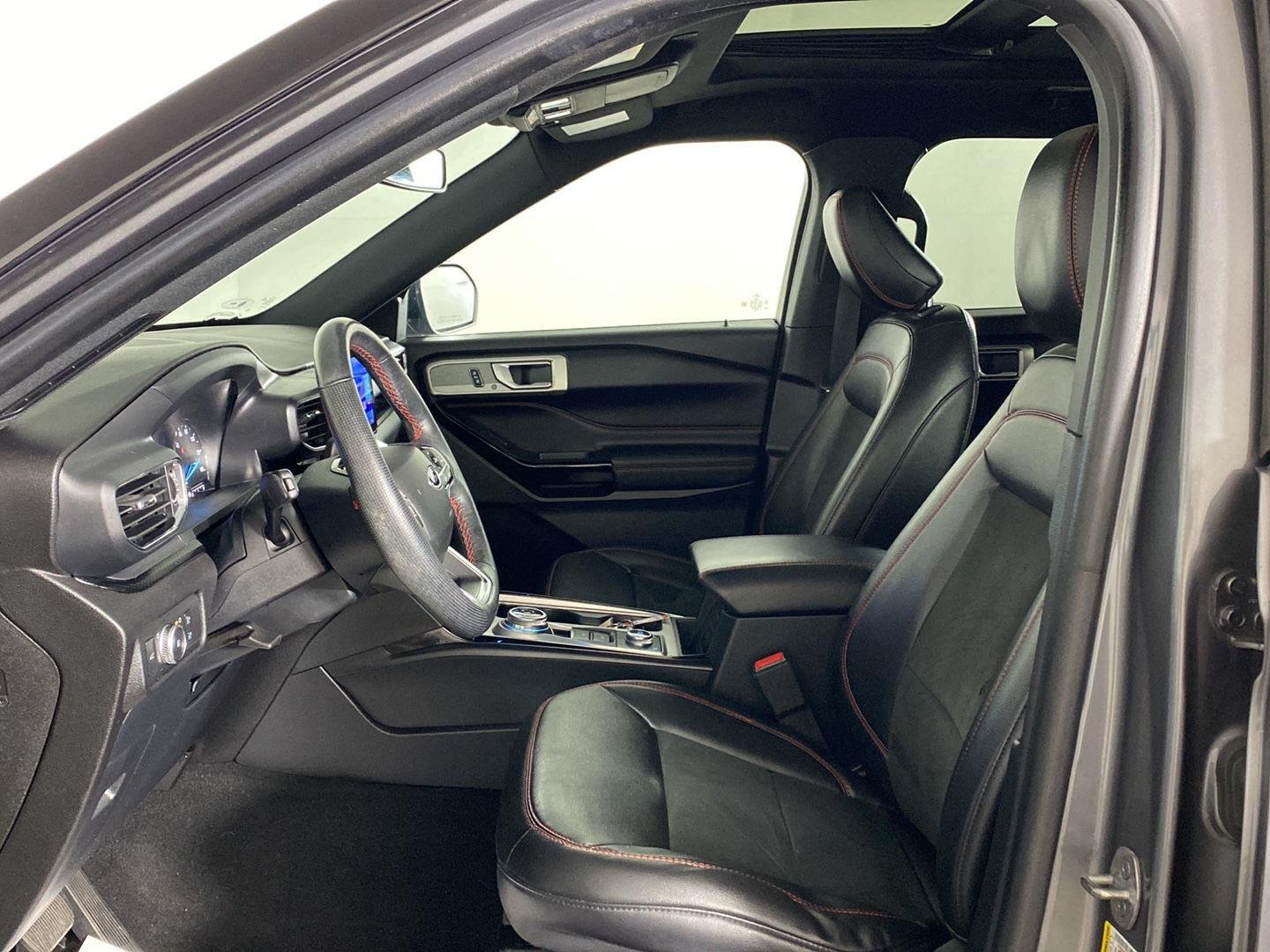 Used 2022 Gray Metallic Ford ST-Line image 18