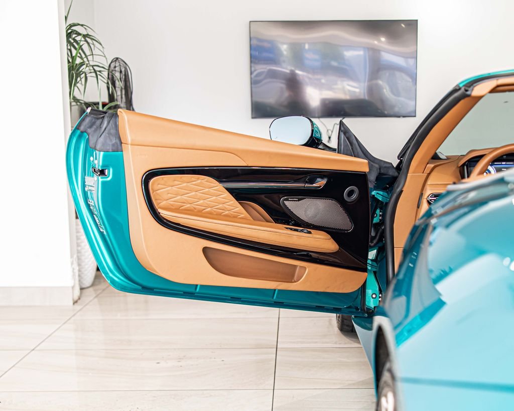 Used 2025 Green Aston Martin Volante image 30