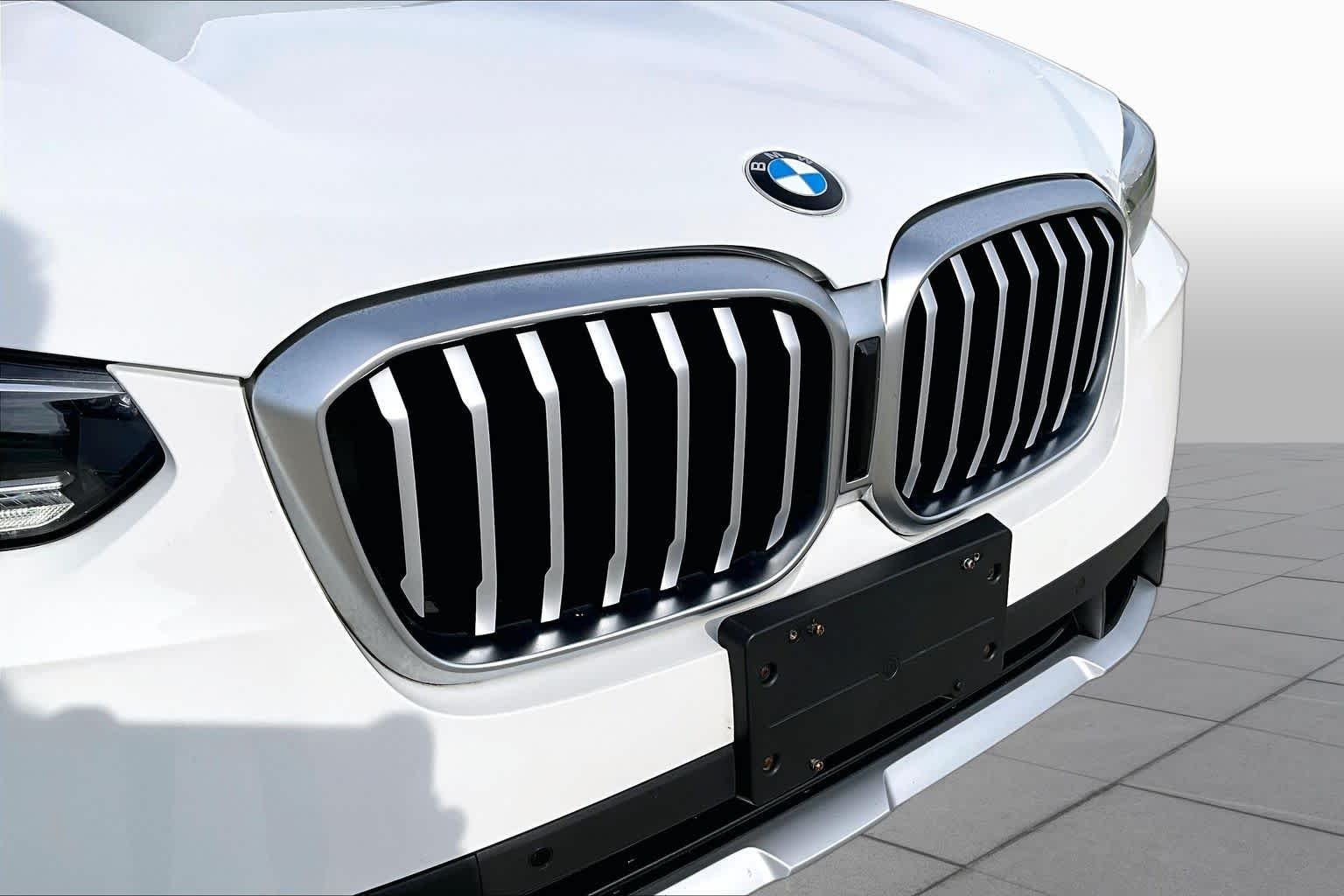 Used 2023 Alpine White BMW sDrive30i image 29