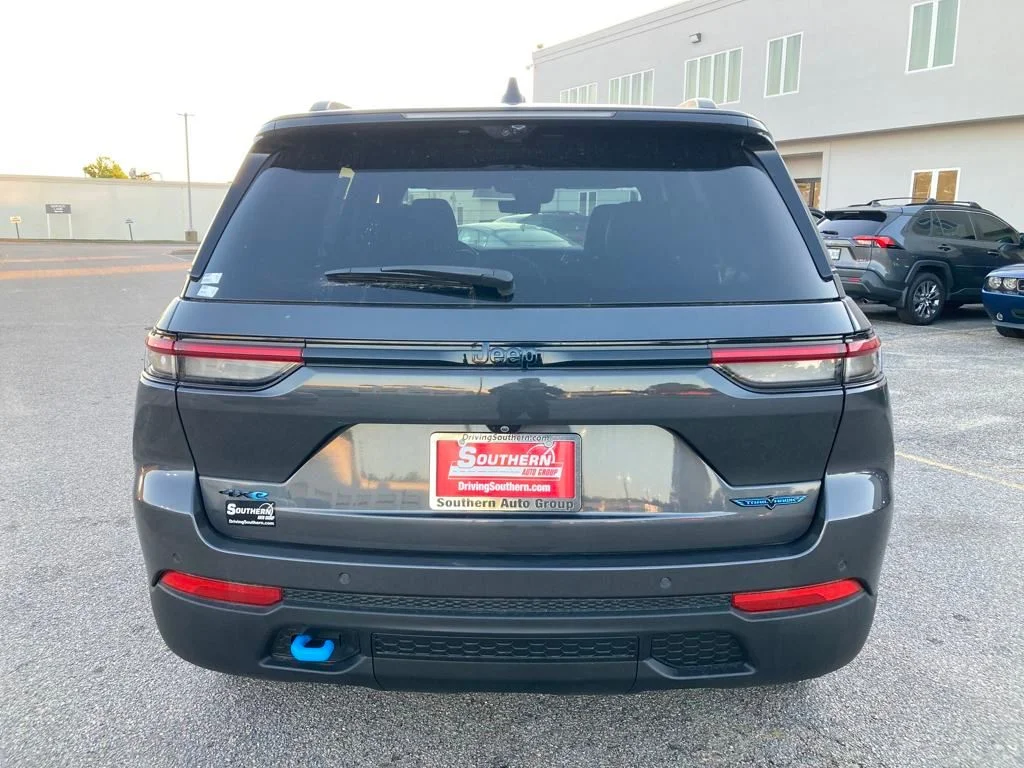 New 2024 Baltic Gray Metallic Clear-Coat Exterior Paint Jeep Trailhawk 4xe image 4