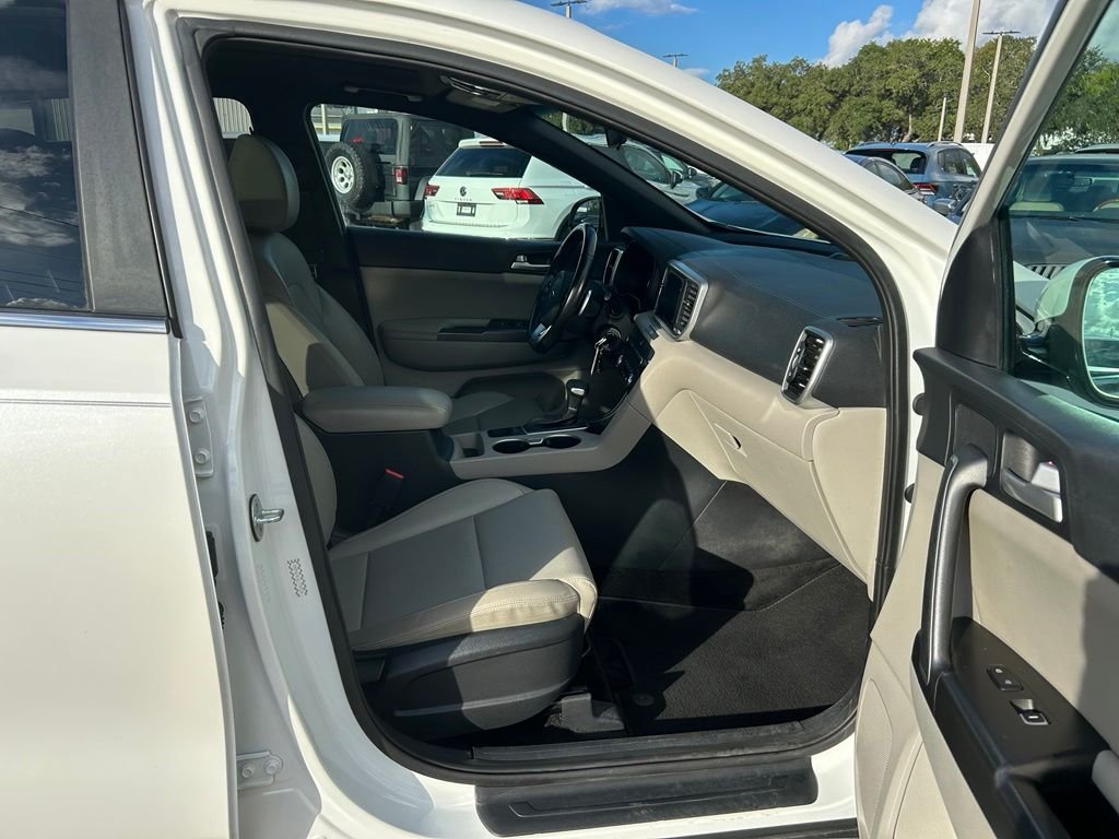 Used 2020 White Kia S image 37