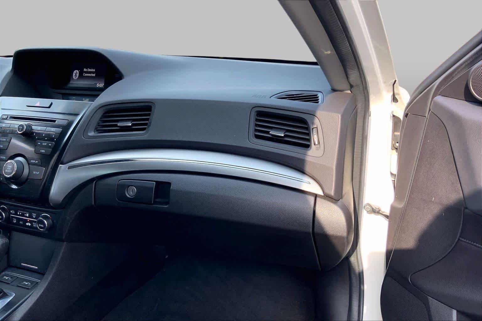 Used 2019 Platinum White Pearl Acura  image 18