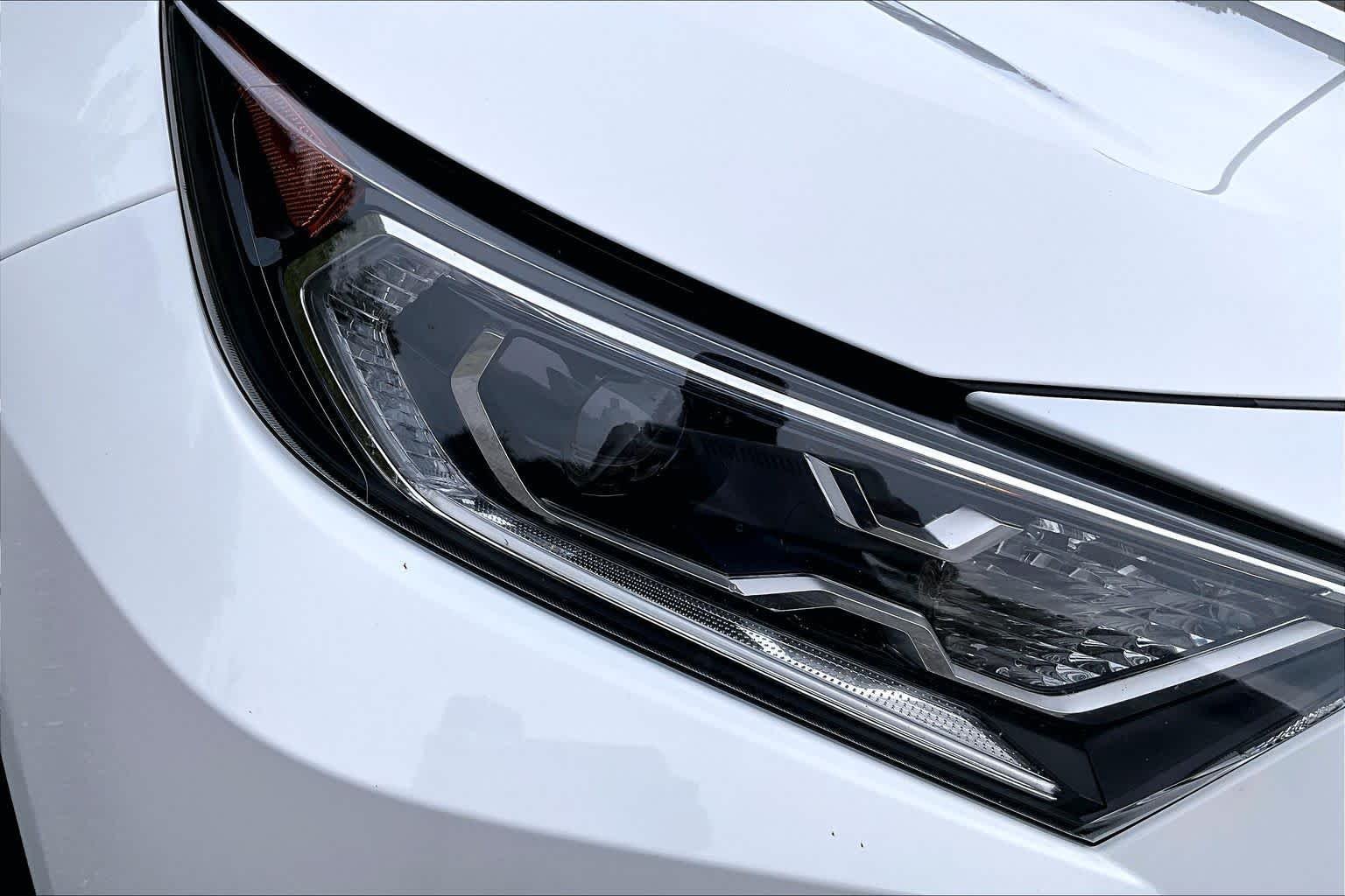 Used 2021 Super White Toyota Hybrid XLE image 27