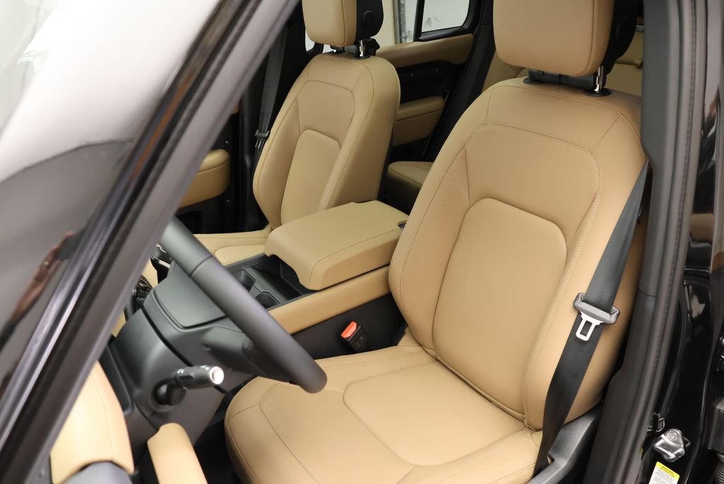 New 2026 Santorini Black Land Rover S image 31