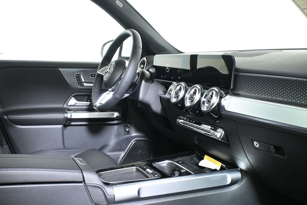 Used 2026 Polar White Mercedes-Benz GLB 250 image 31