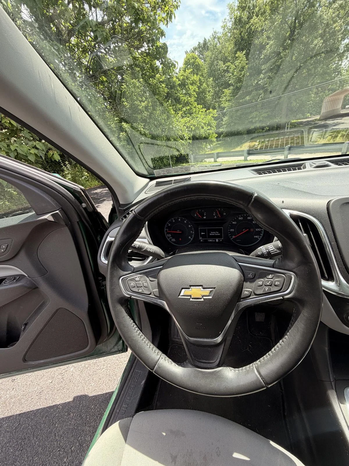 Used 2018 IVY METALLIC CHEVROLET TRUCK LT image 15