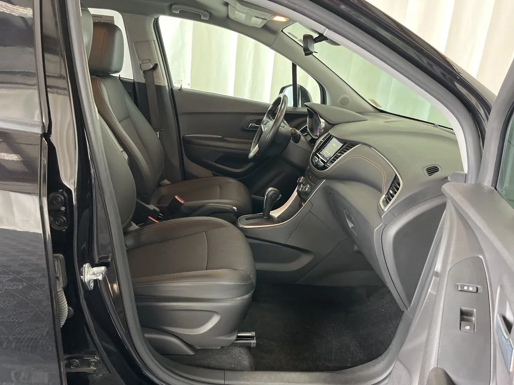 Used 2022 Black Chevrolet LT image 18