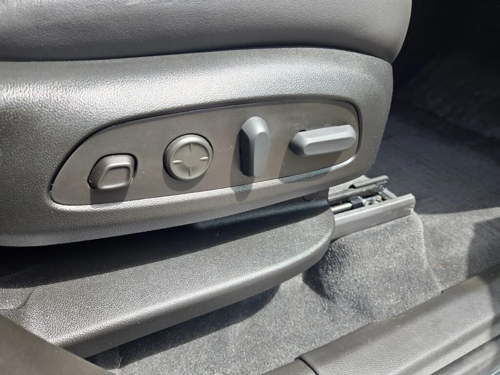 Used 2023 Gray Buick Avenir image 5