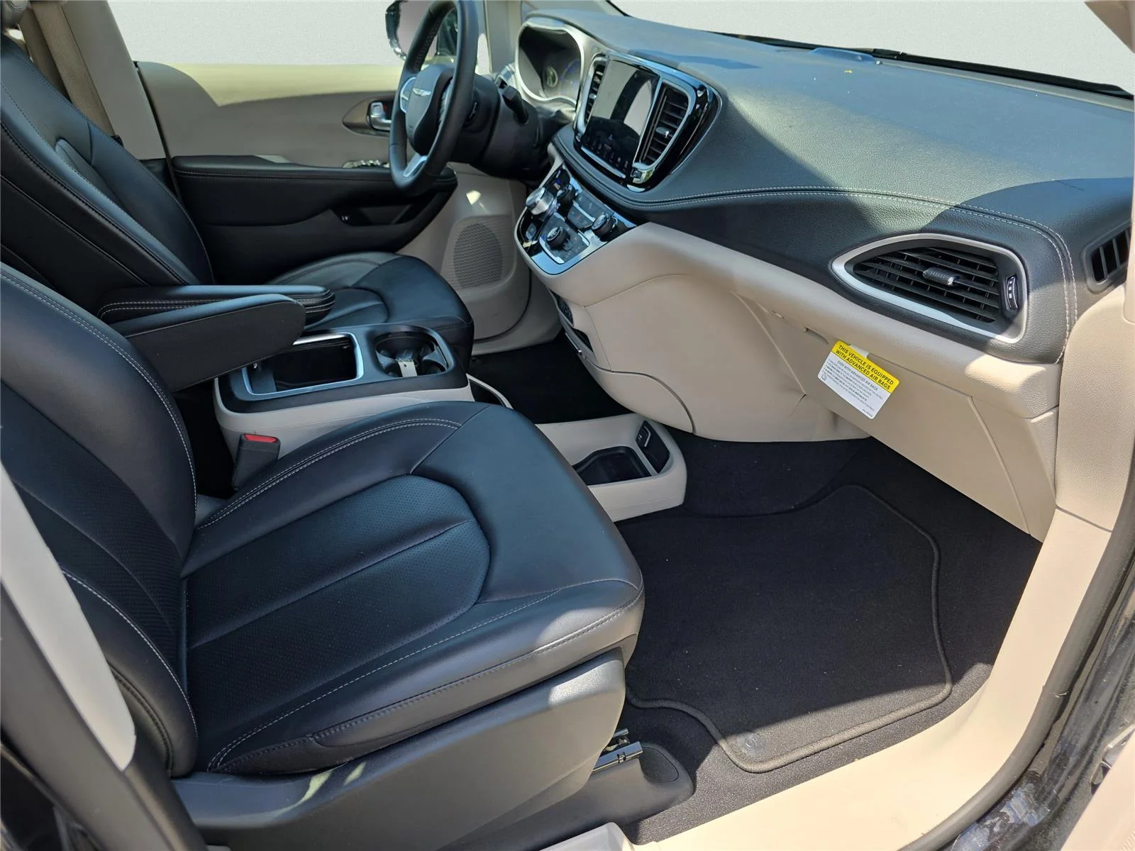 Used 2024 Black Chrysler Hybrid Select image 13