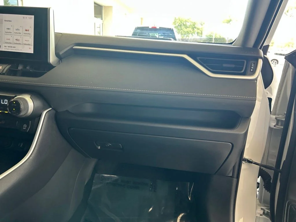 Used 2025 White Toyota XLE image 23