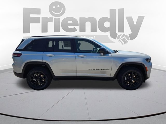 New 2026 Silver Zynith Exterior Paint Jeep Altitude image 4