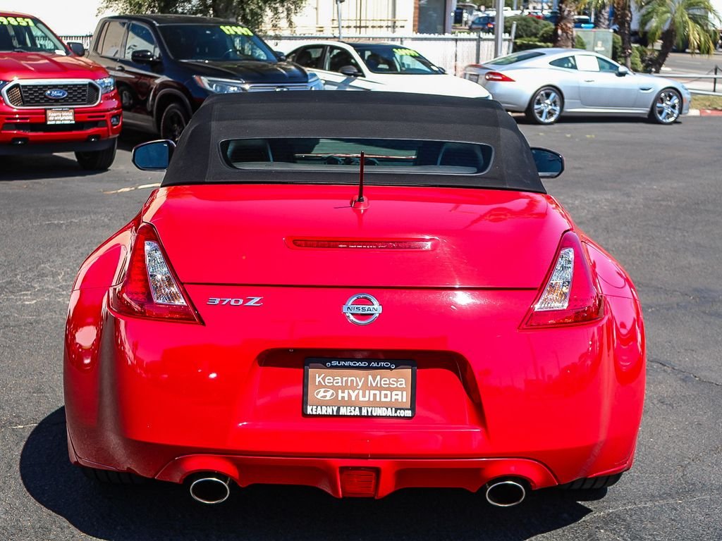 Used 2014 Red Nissan Touring image 8