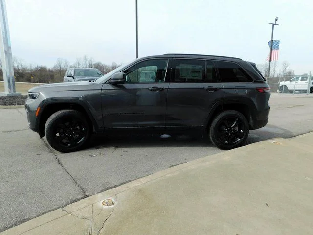 New 2026 Baltic Gray Metallic Clear-Coat Exterior Paint Jeep Limited image 27