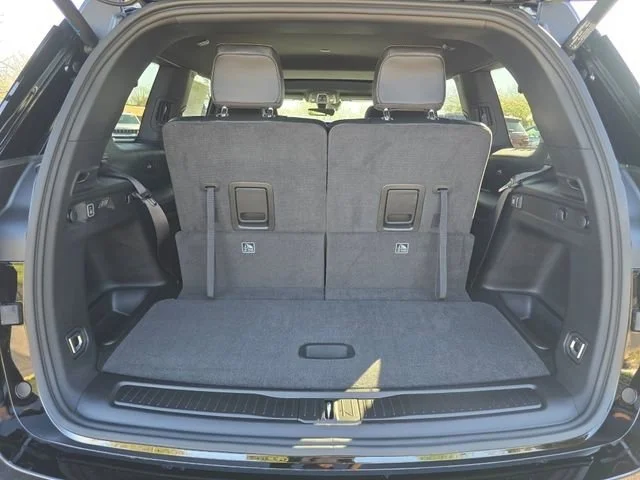 New 2026 Diamond Black Crystal Pearlcoat Jeep Altitude image 31