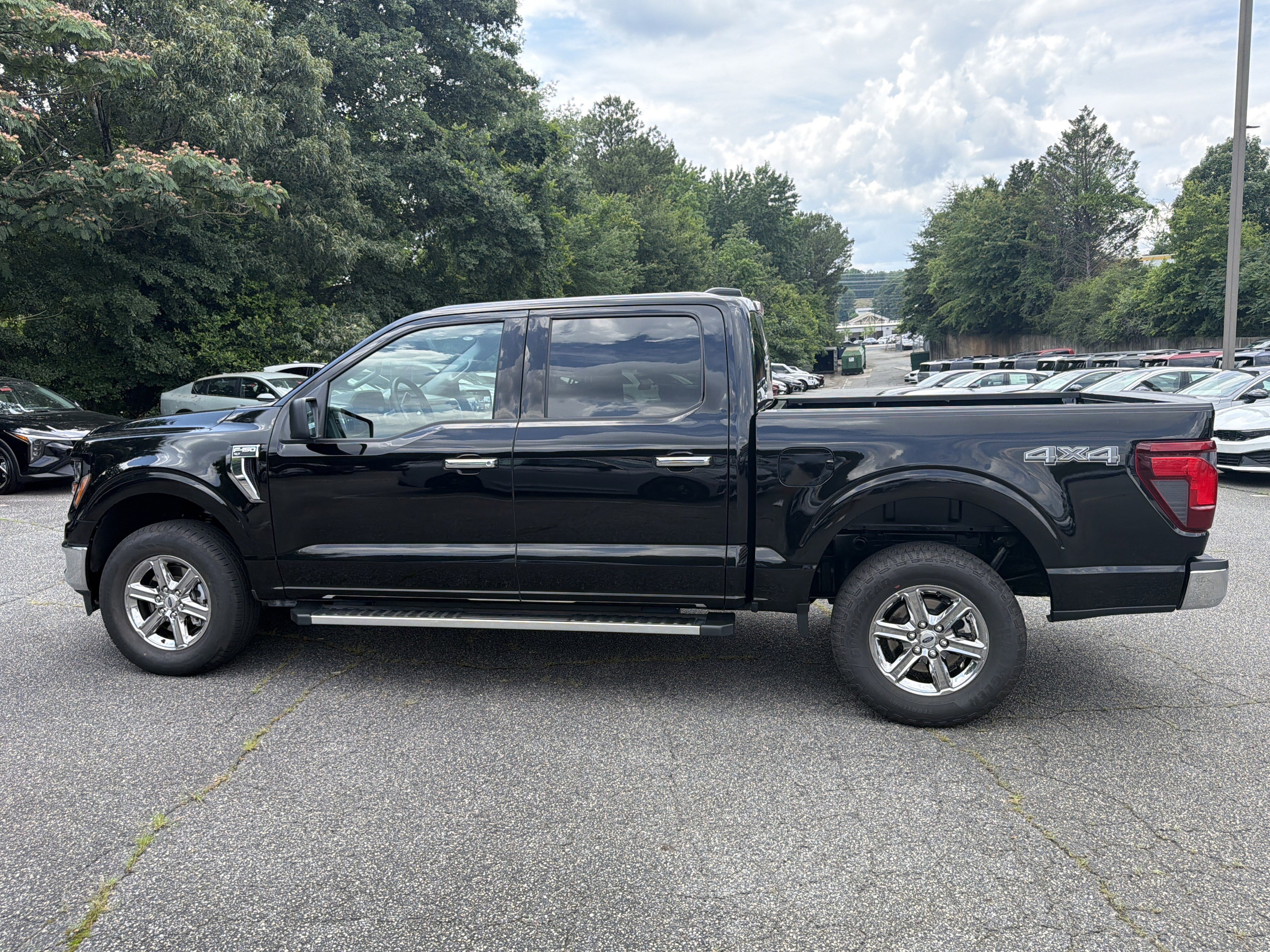 Used 2025 Black Metallic Ford XLT image 4
