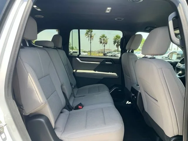 Used 2025 Summit White GMC Elevation image 24