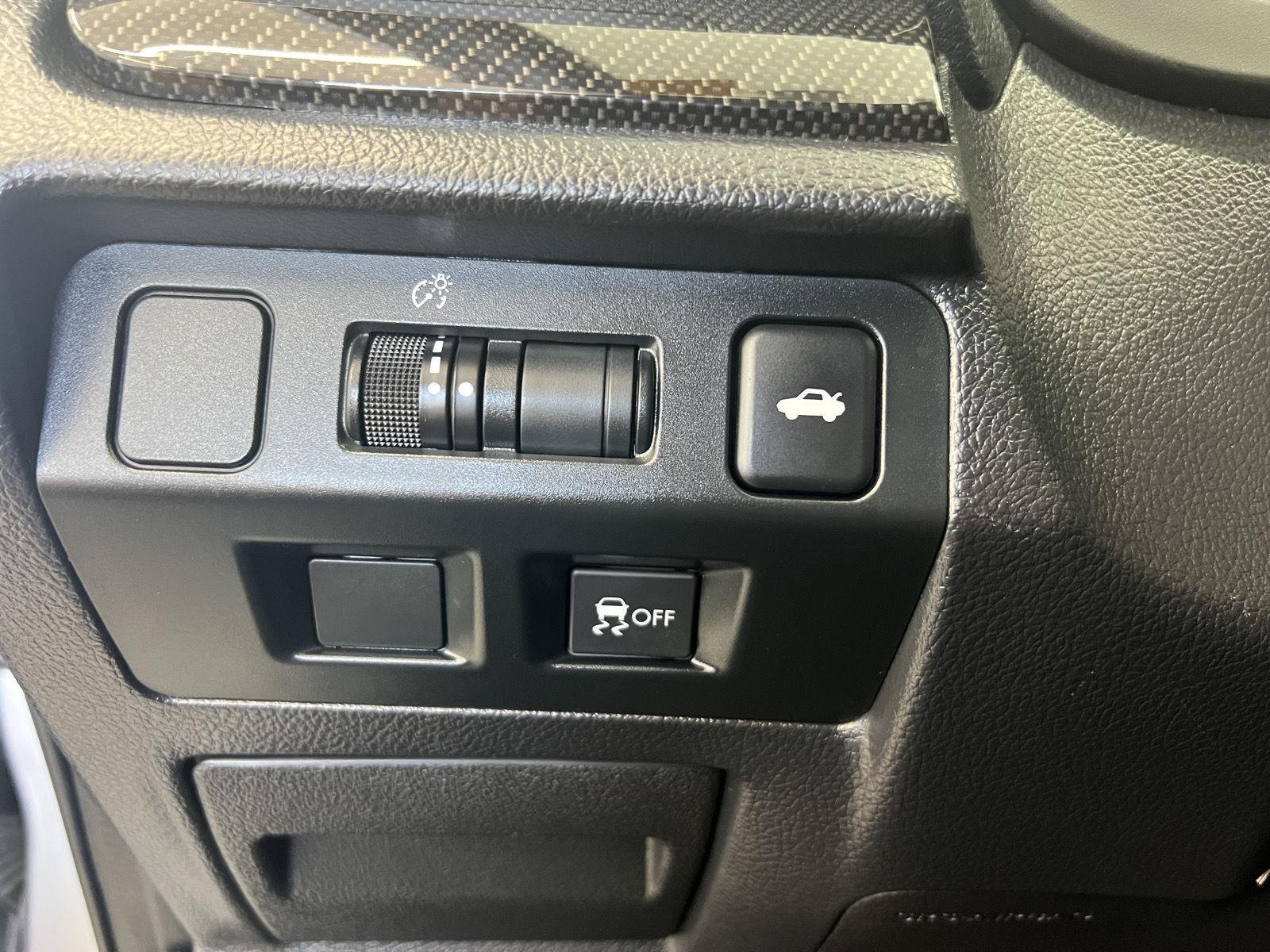 Used 2017 Ice Silver Metallic Subaru Premium image 14