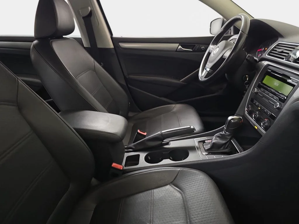 Used 2014 Platinum Gray Metallic Volkswagen 2.5L Wolfsburg Edition image 10