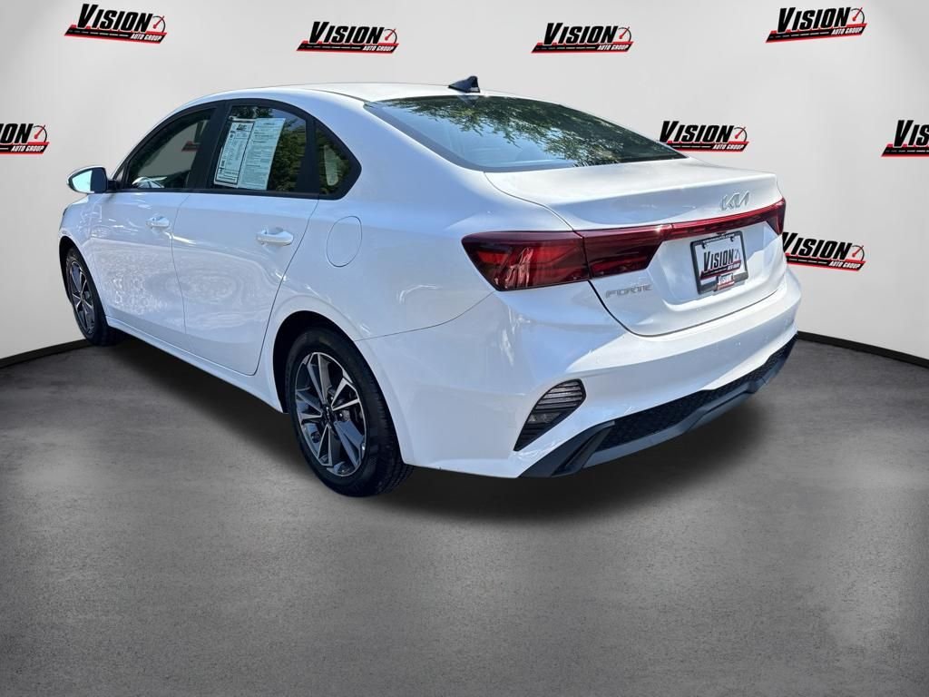 Used 2023 White Kia LXS image 7