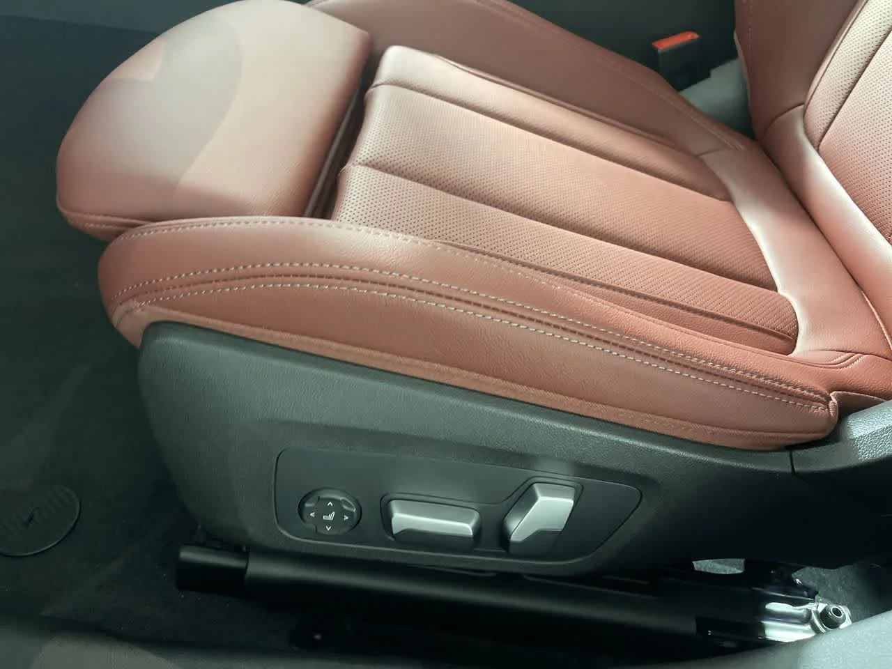 2024 BMW 3 Series 330i - Photo 10