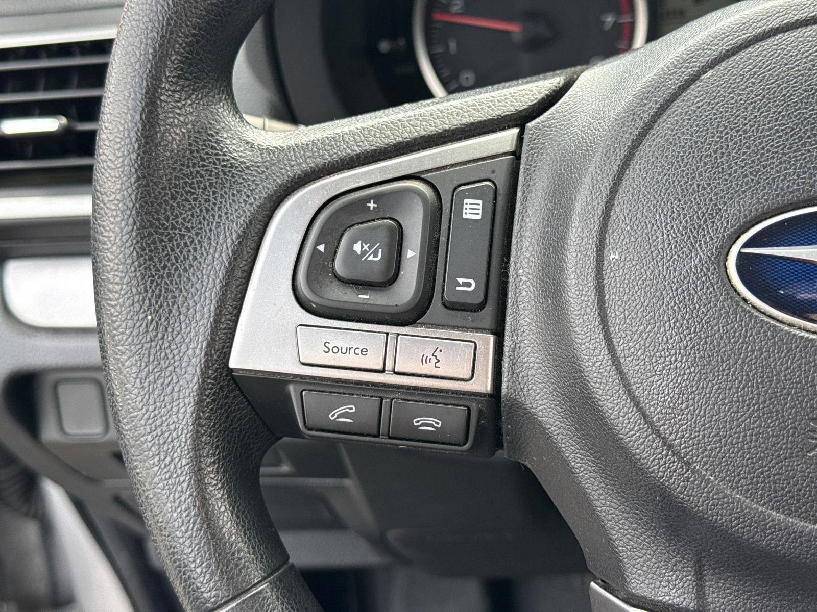 Used 2018 Ice Silver Metallic Subaru 2.5i image 10