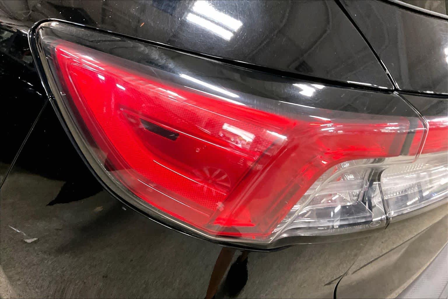 Used 2020 Agate Black Metallic Ford SE image 28