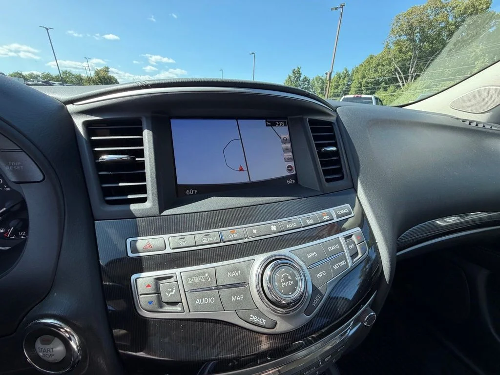 Used 2019 White INFINITI LUXE image 22