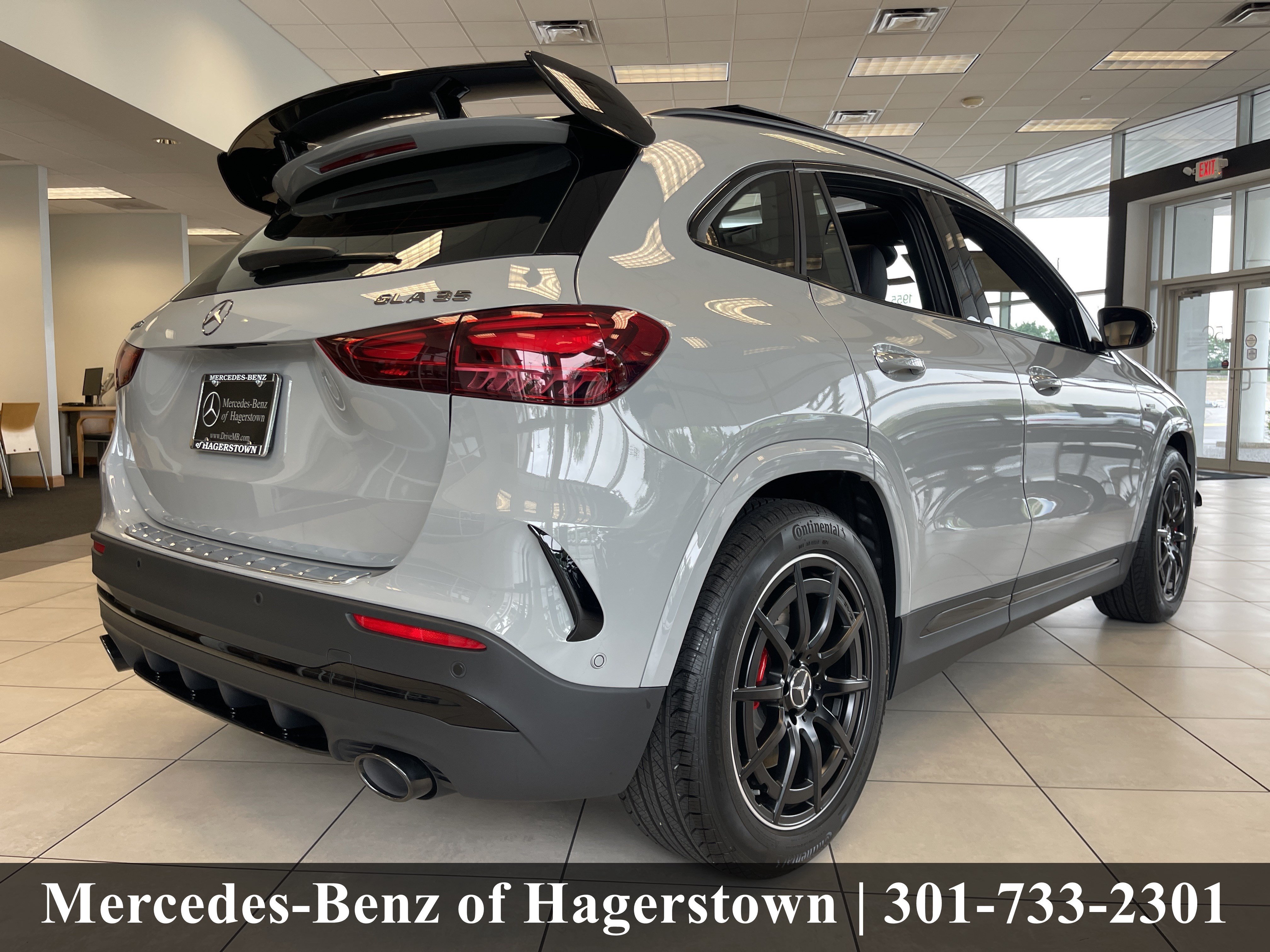 New 2026 MANUFAKTUR Alpine Grey Mercedes-Benz AMG® GLA 35 4MATIC SUV image 21