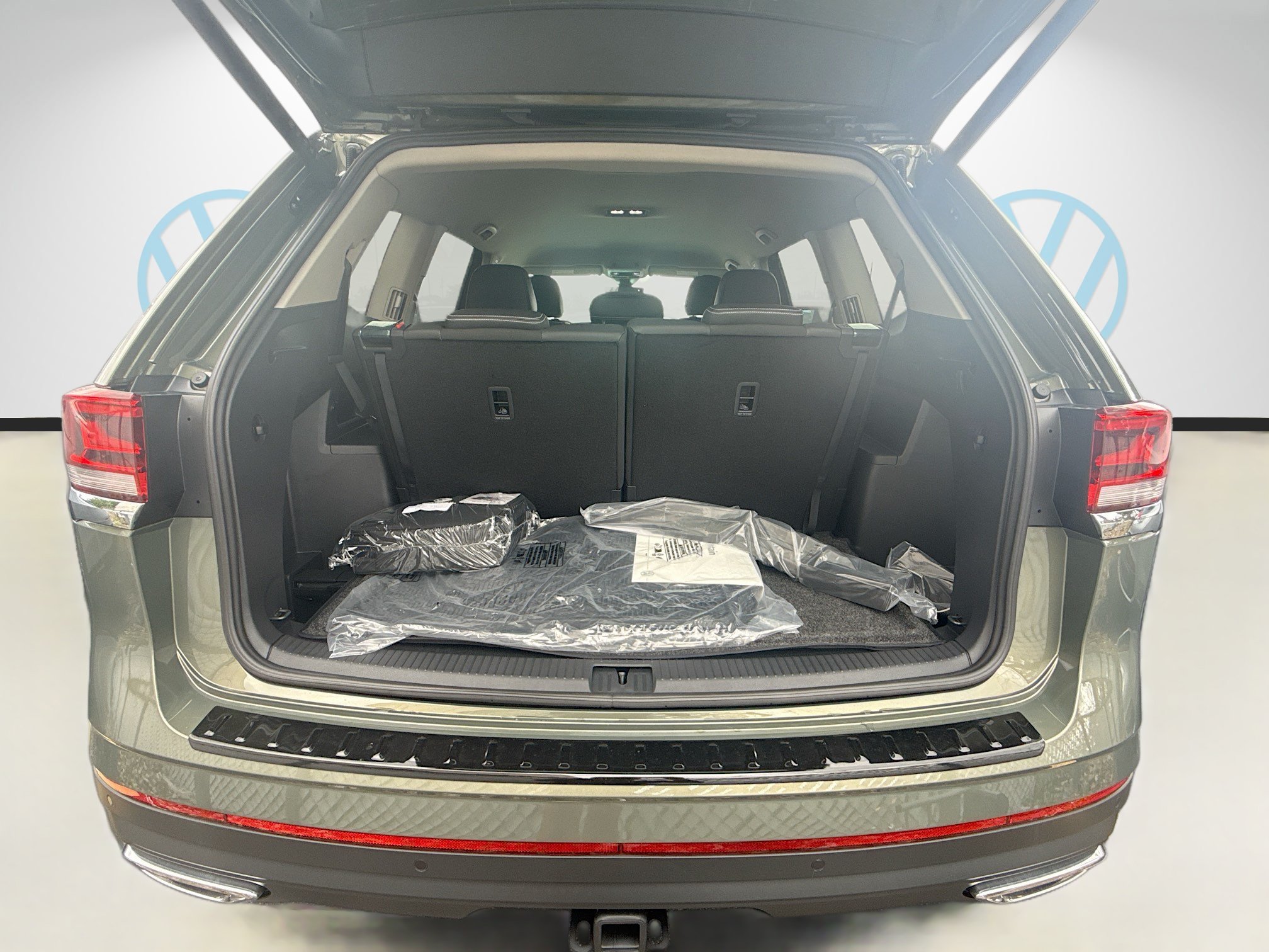 New 2026 Green Volkswagen 2.0T SE w/Technology image 21