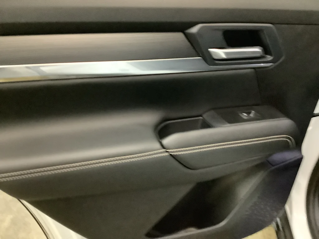 Used 2025 Summit White GMC AWD Elevation image 21