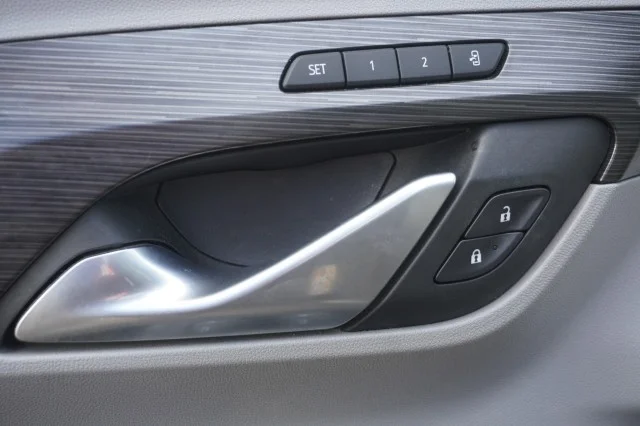 Used 2022  GMC SLT image 16
