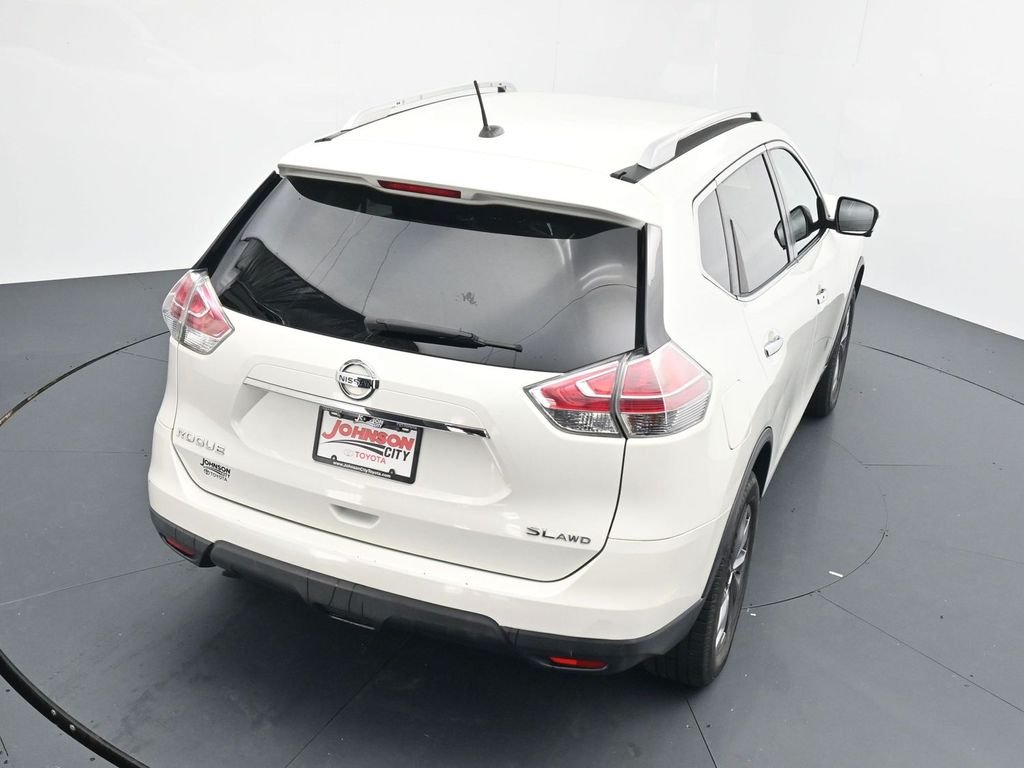 Used 2016 White Nissan SL image 29